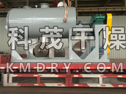 真空耙式干燥機(jī)是一種傳導(dǎo)傳熱干燥器。物料不直接與加熱介質(zhì)接觸，適用于干燥少量的、不耐高溫和易于氧化的泥狀、膏狀